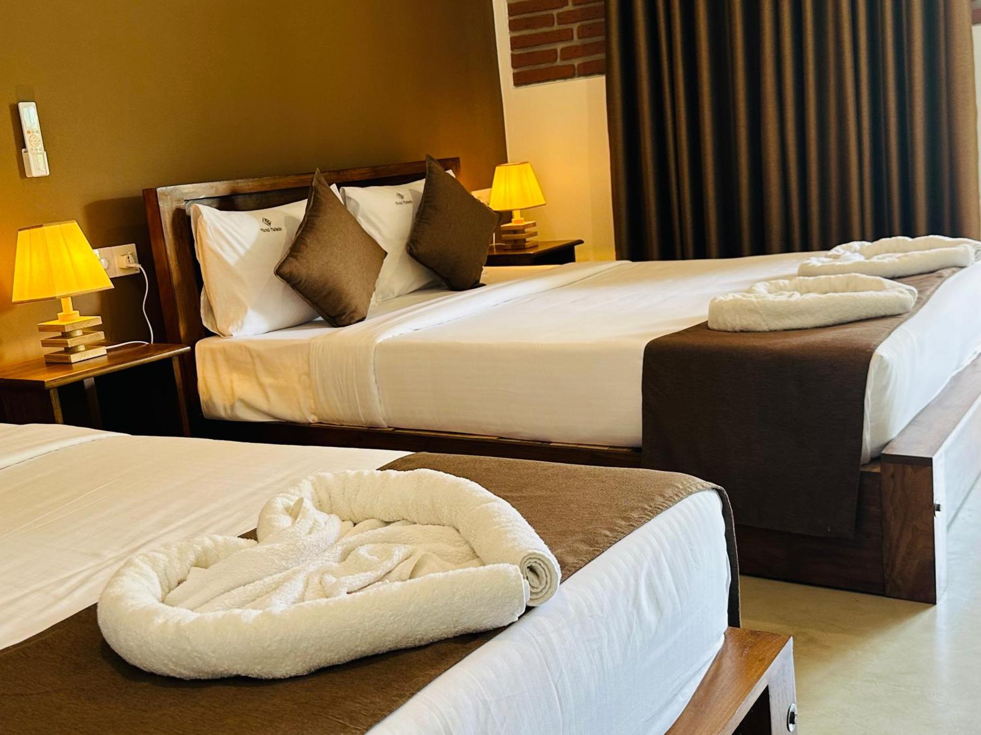 Hotel Heladiv أنرادابورام المظهر الخارجي الصورة