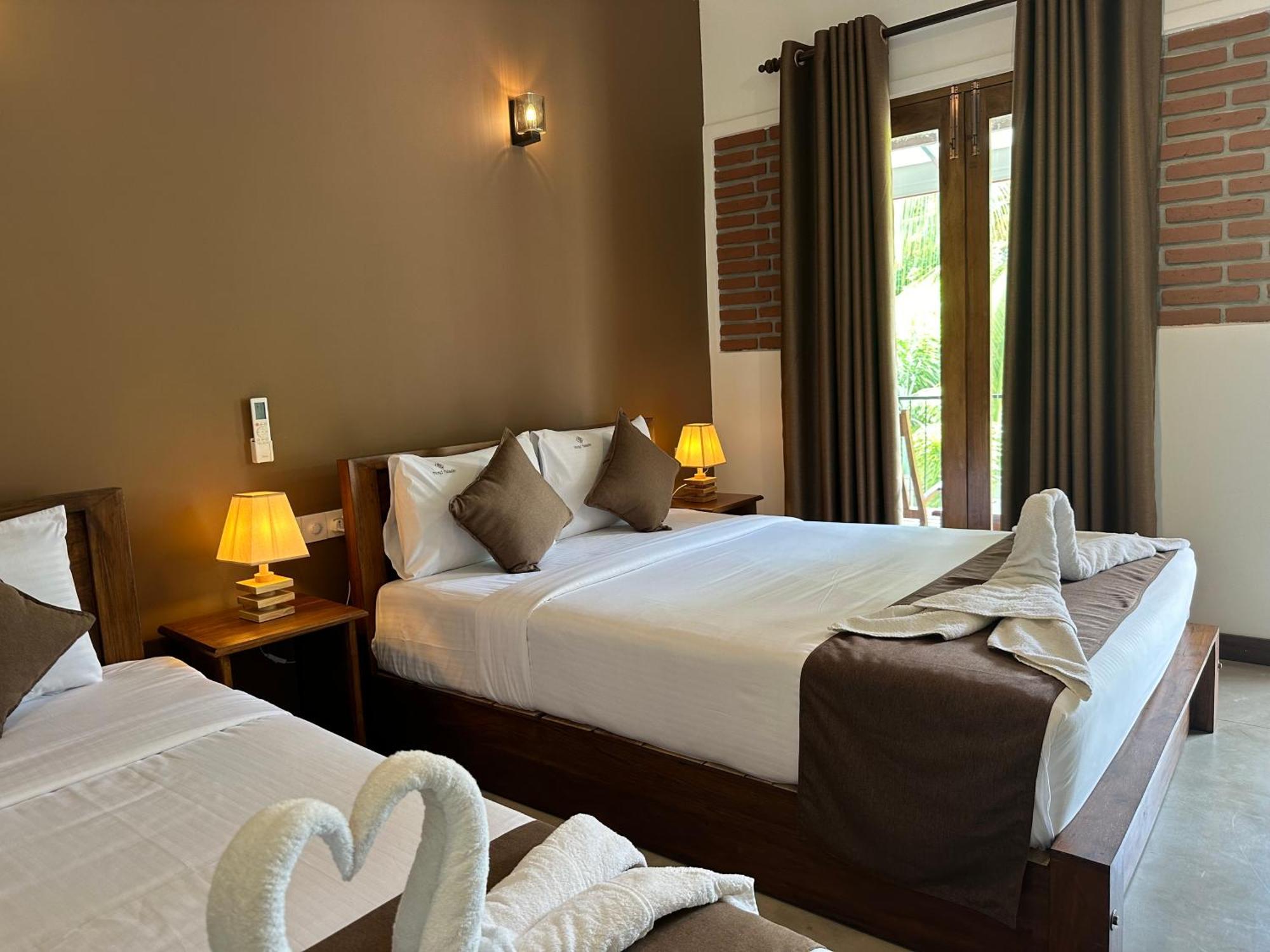 Hotel Heladiv أنرادابورام المظهر الخارجي الصورة