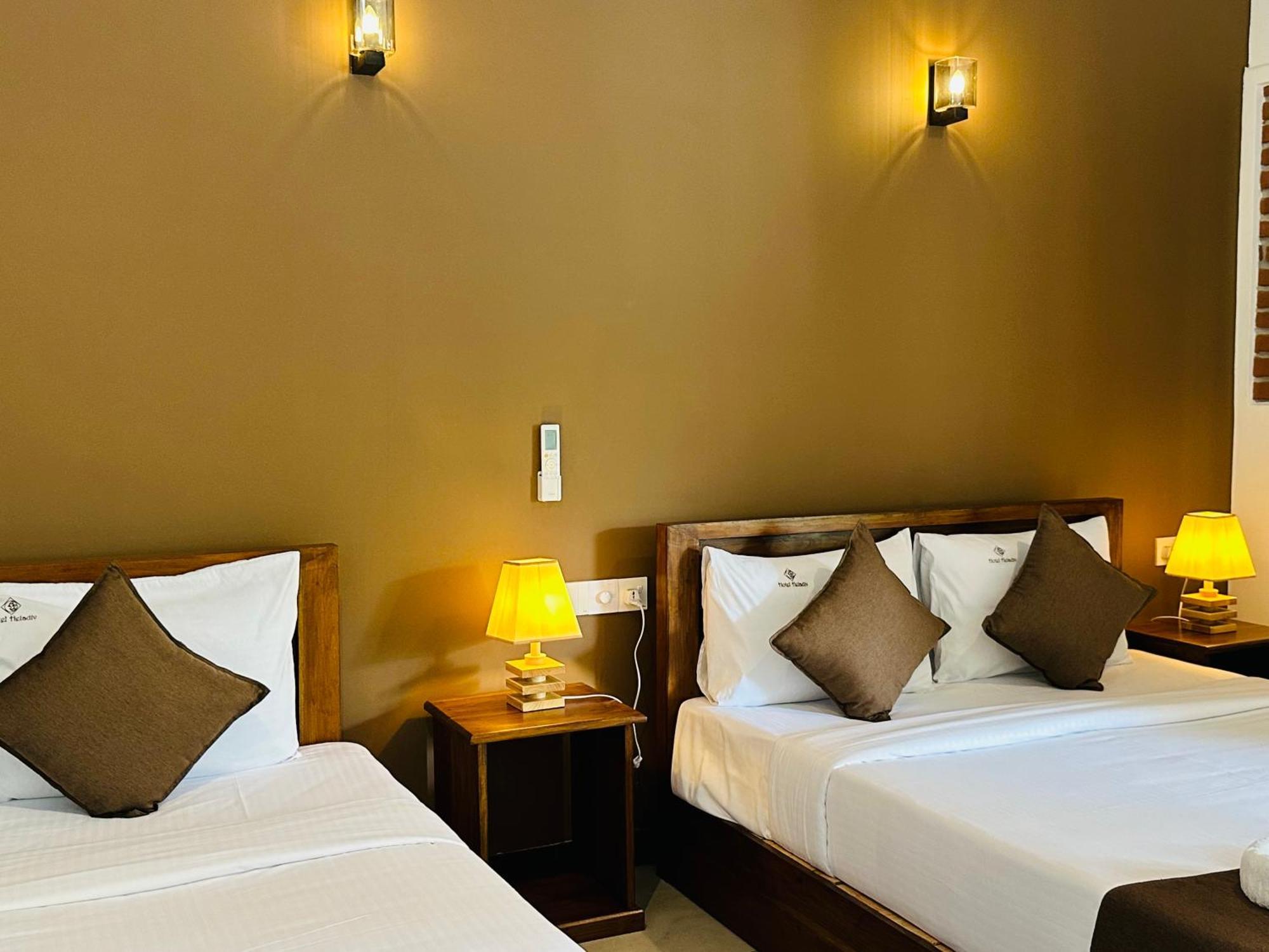 Hotel Heladiv أنرادابورام المظهر الخارجي الصورة