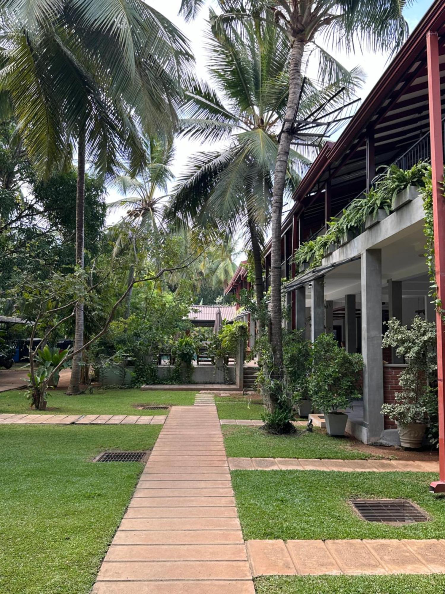 Hotel Heladiv أنرادابورام المظهر الخارجي الصورة