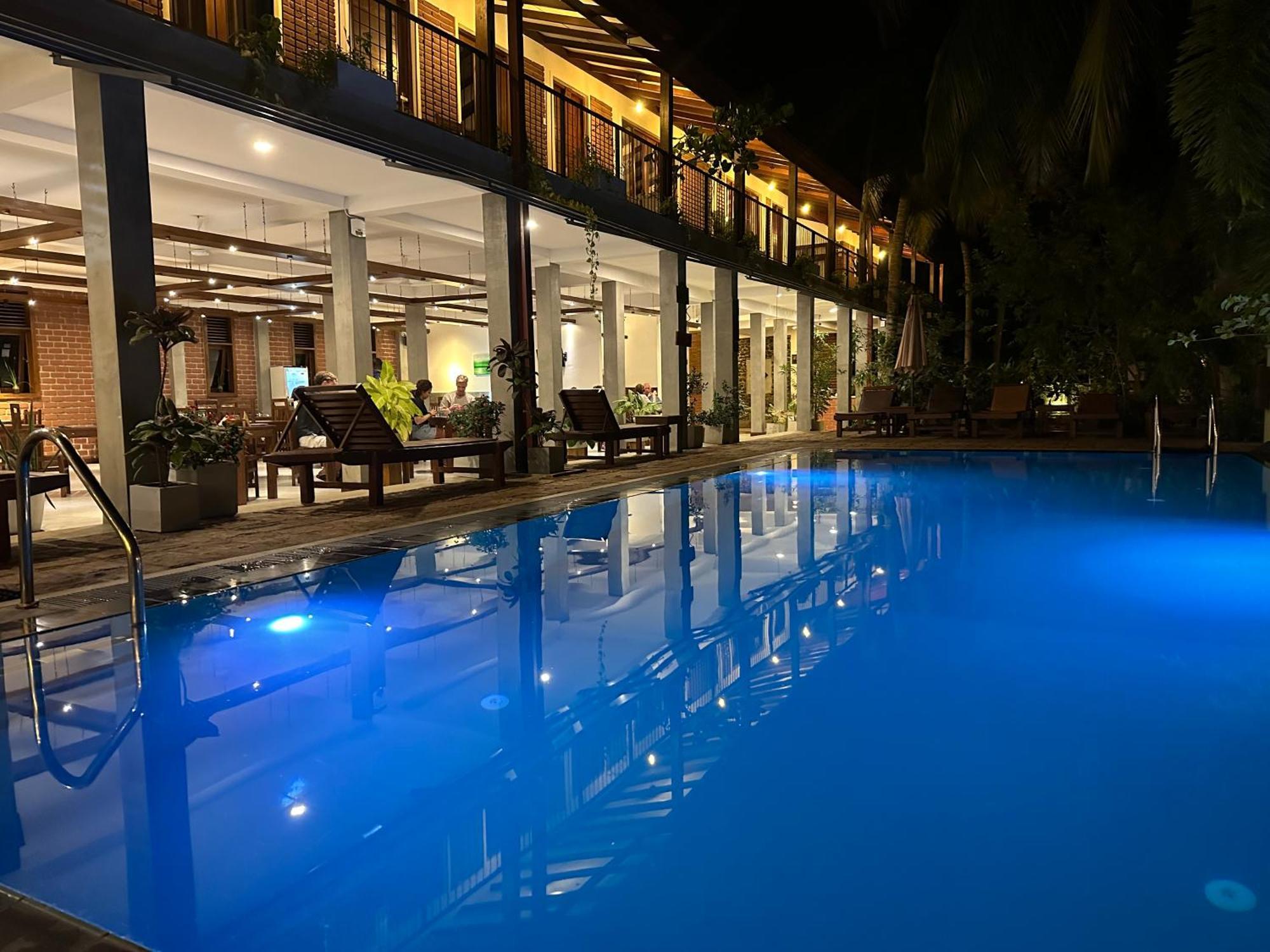 Hotel Heladiv أنرادابورام المظهر الخارجي الصورة