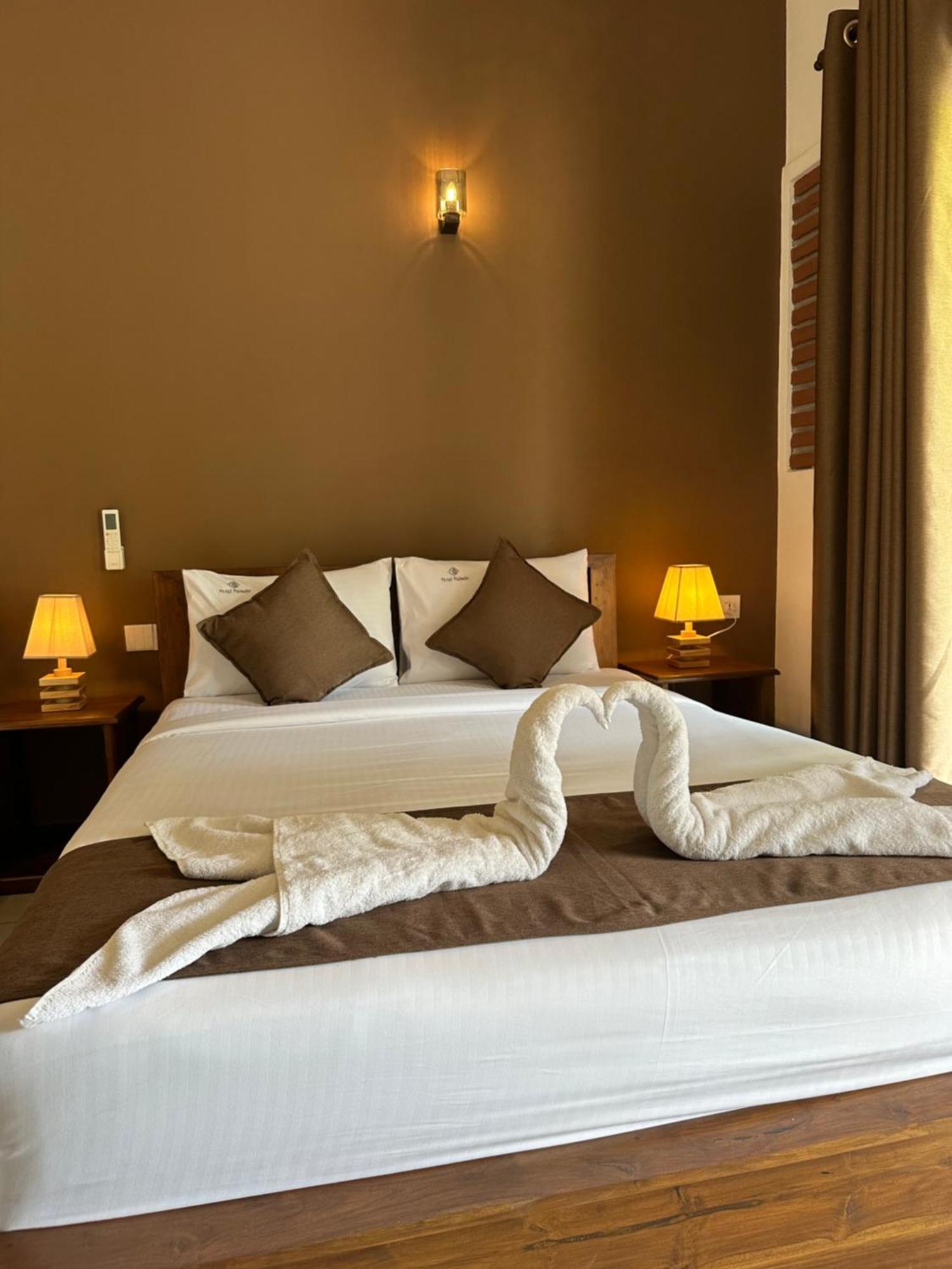 Hotel Heladiv أنرادابورام المظهر الخارجي الصورة