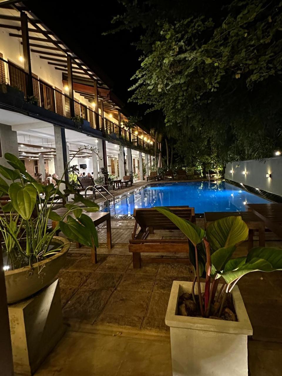Hotel Heladiv أنرادابورام المظهر الخارجي الصورة