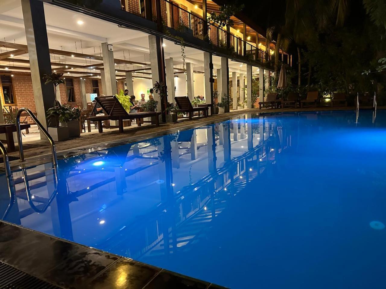 Hotel Heladiv أنرادابورام المظهر الخارجي الصورة