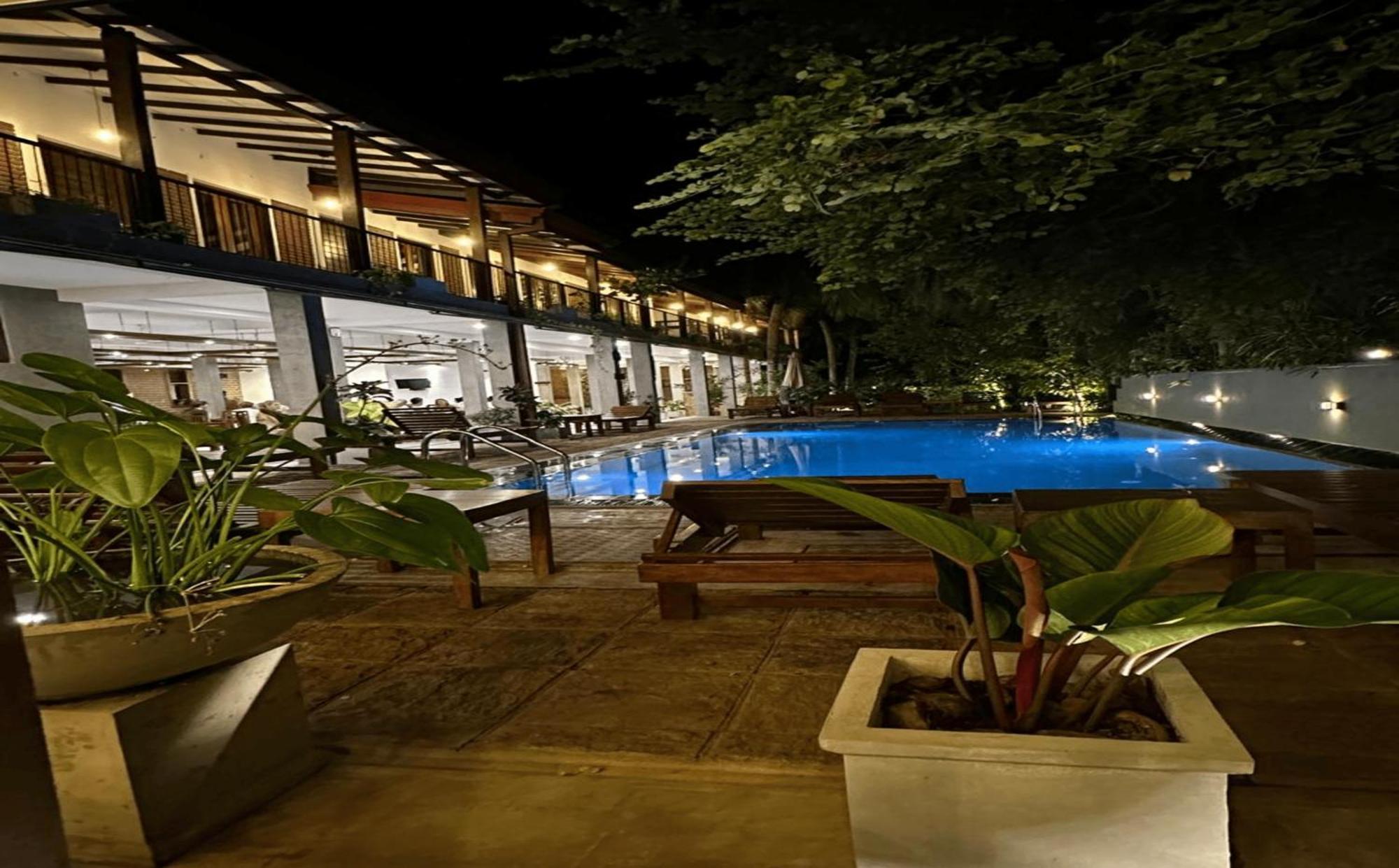 Hotel Heladiv أنرادابورام المظهر الخارجي الصورة