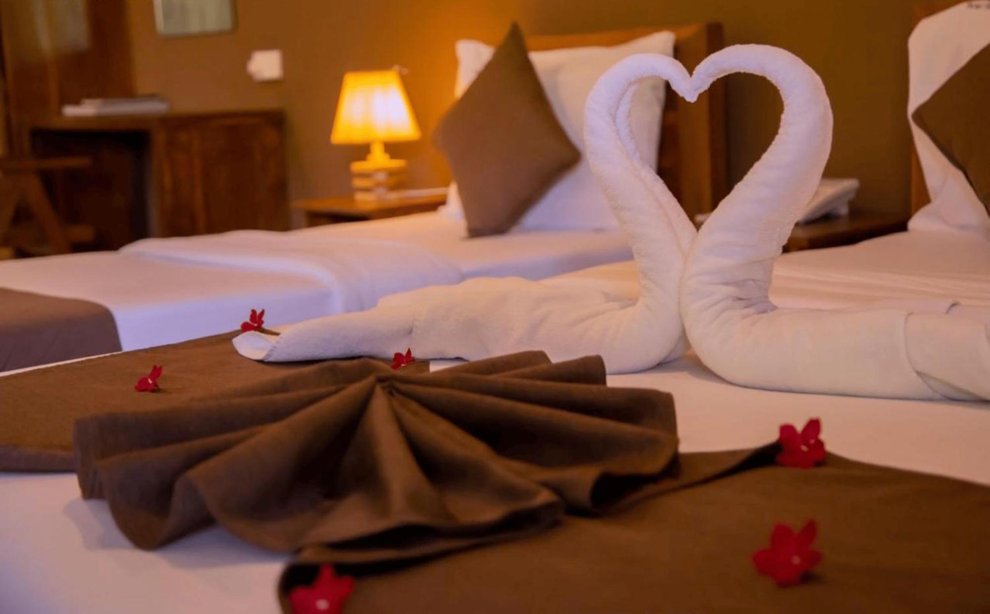 Hotel Heladiv أنرادابورام المظهر الخارجي الصورة