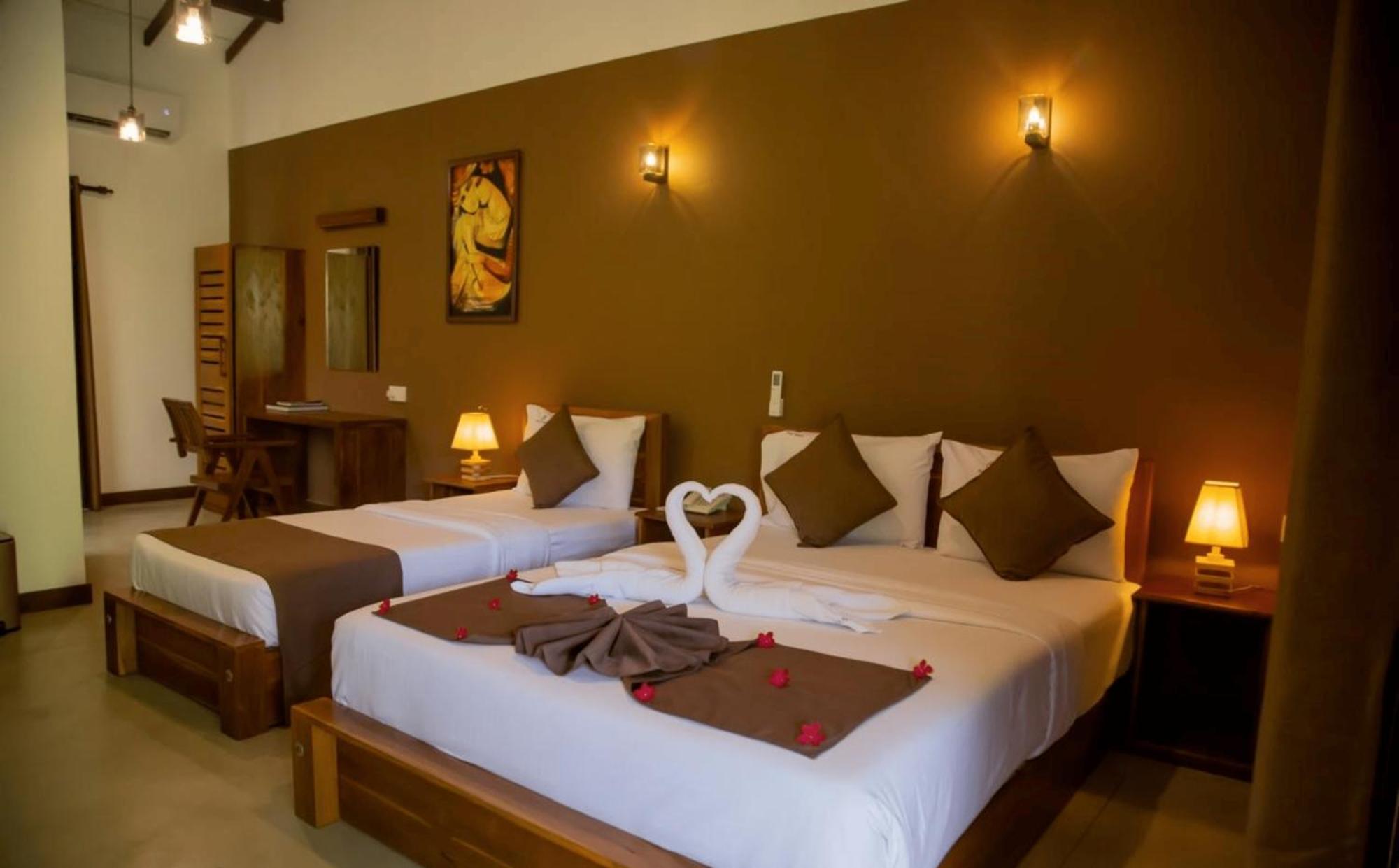 Hotel Heladiv أنرادابورام المظهر الخارجي الصورة