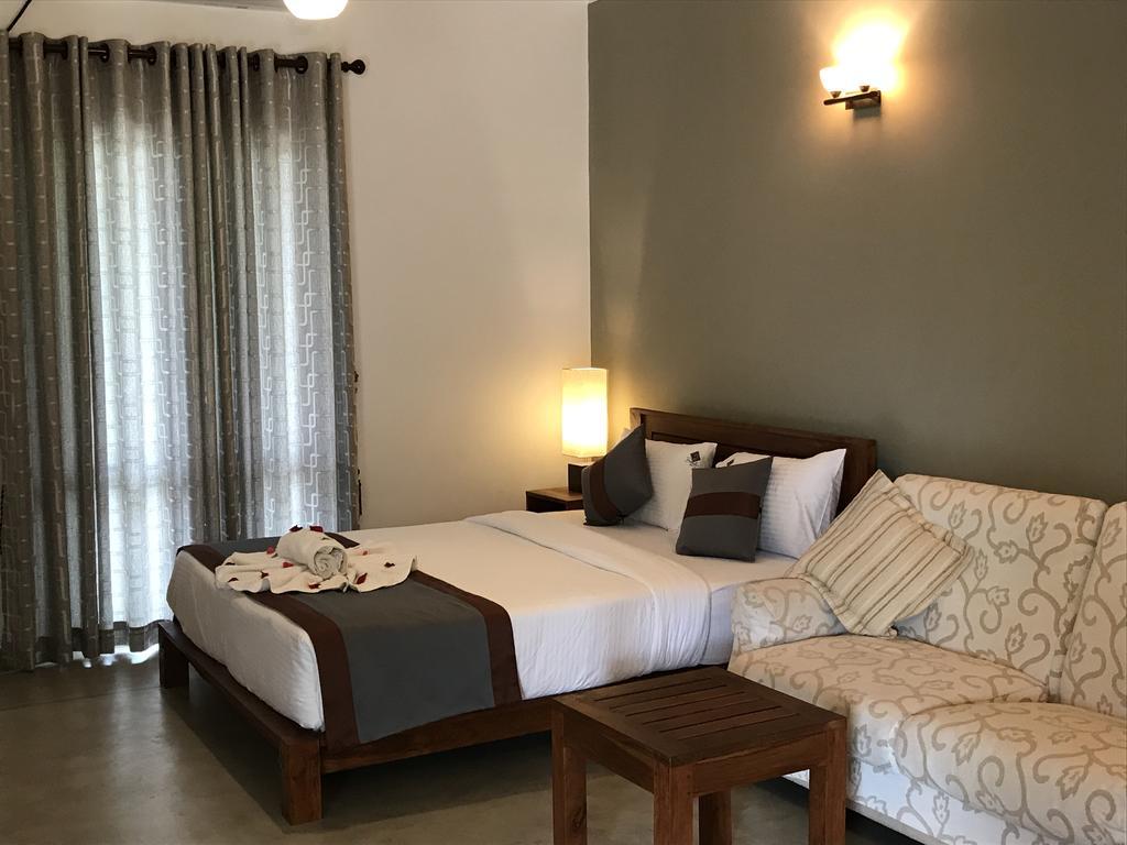 Hotel Heladiv أنرادابورام المظهر الخارجي الصورة