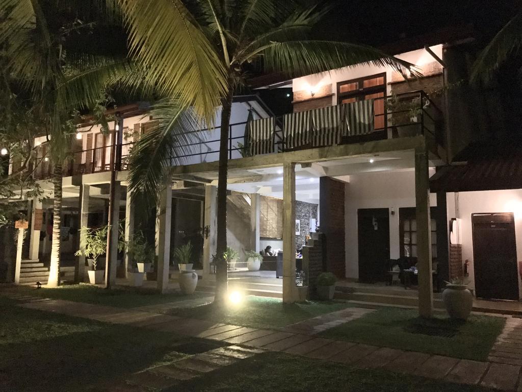 Hotel Heladiv أنرادابورام المظهر الخارجي الصورة